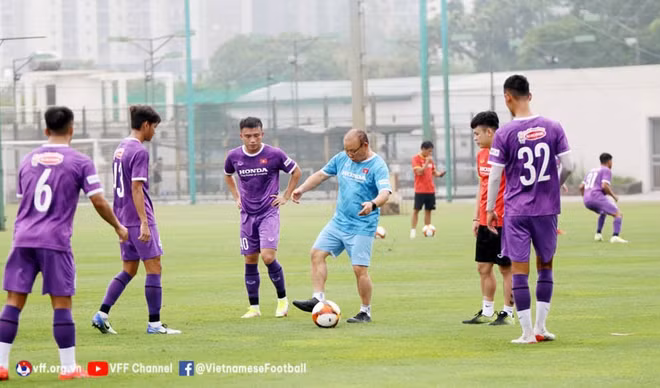 L’entraîneur Park Hang-seo annonce officiellement les 21 footballeurs pour les SEA Games 31 ảnh 1