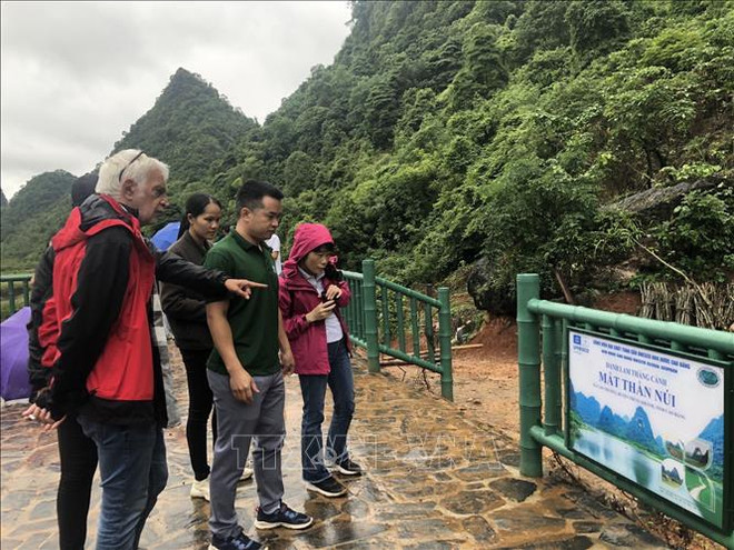 Les autorités de la province de Cao Bang travaillent avec des experts du Réseau mondial des géoparcs ảnh 2
