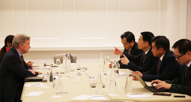 Le ministre de l'Information et de la Communication rencontre le président de Qualcomm à Washington ảnh 1 Le ministre de l'Information et de la Communication rencontre le président de Qualcomm à Washington ảnh 1
