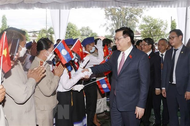 La visite officielle du président de l’AN du Vietnam au Laos largement couverte par la presse lao ảnh 1 La visite officielle du président de l’AN du Vietnam au Laos largement couverte par la presse lao ảnh 1