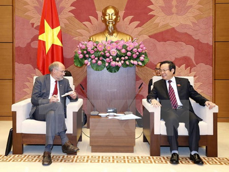 Le vice-président de l’AN Phung Quoc Hien reçoit des parlementaires de l’AELE ảnh 1 Le vice-président de l’AN Phung Quoc Hien reçoit des parlementaires de l’AELE ảnh 1