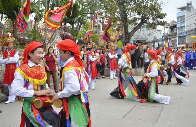 Représentation d’anciennes danses de Thang Long à l’occasion de la libération de la capitale ảnh 1 Représentation d’anciennes danses de Thang Long à l’occasion de la libération de la capitale ảnh 1