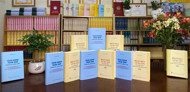 Deux livres riches en théorie et en pratique du leader du Parti Nguyên Phu Trong ảnh 2