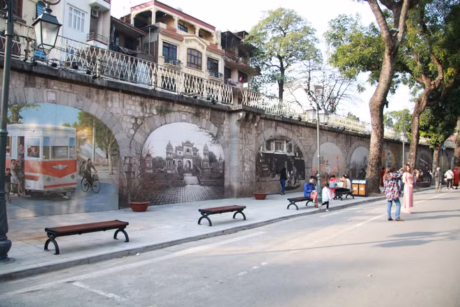 Hanoï : Ouverture d’un espace d’art public dans la rue Phung Hung ảnh 1 Hanoï : Ouverture d’un espace d’art public dans la rue Phung Hung ảnh 1