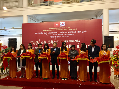 Ouverture de l’exposition sur l’art moderne Vietnam – République de Corée ảnh 1 Ouverture de l’exposition sur l’art moderne Vietnam – République de Corée ảnh 1
