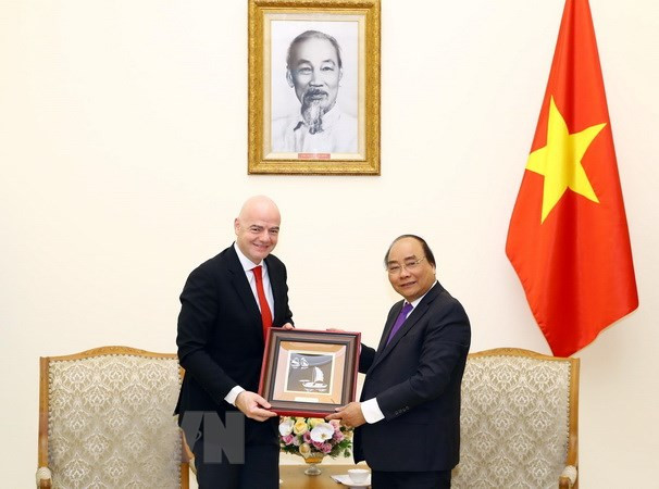 Le Premier ministre Nguyen Xuan Phuc reçoit le président de la FIFA ảnh 1 Le Premier ministre Nguyen Xuan Phuc reçoit le président de la FIFA ảnh 1