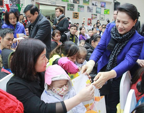 Les visites de dirigeants se multiplient à l’occasion du Tet traditionnel ảnh 1 Les visites de dirigeants se multiplient à l’occasion du Tet traditionnel ảnh 1