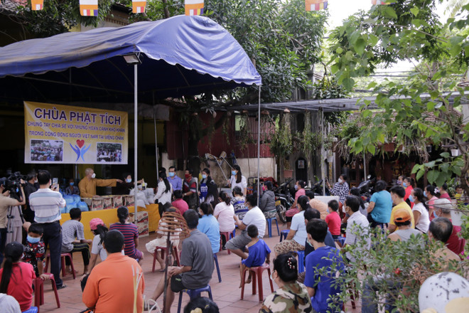La pagode Phat Tich à Vientiane soutient des Vietnamiens touchés par l'épidémie de COVID-19 ảnh 1 La pagode Phat Tich à Vientiane soutient des Vietnamiens touchés par l'épidémie de COVID-19 ảnh 1