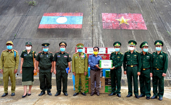 Thua Thien-Hue : rencontre des gardes-frontière laotiens à l'occasion de la fête Bunpimay ảnh 1 Thua Thien-Hue : rencontre des gardes-frontière laotiens à l'occasion de la fête Bunpimay ảnh 1