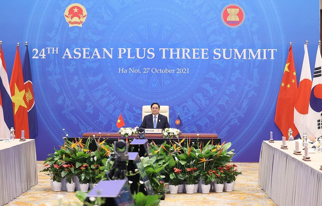 Le Premier ministre participe au 24e Sommet de l’ASEAN+3 ảnh 1