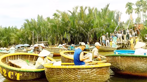 Sortir de la pauvreté grâce à la conduite du bateau à rames ảnh 1