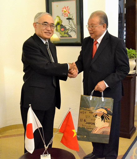 Le certificat d'honneur du Japon décerné au Pr.-Dr. Vo Tong Xuan ảnh 1 Le certificat d'honneur du Japon décerné au Pr.-Dr. Vo Tong Xuan ảnh 1