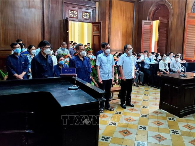 Dix ans de prison pour l'ancien secrétaire adjoint du Comité du Parti de Ho Chi Minh-Ville ảnh 1  Dix ans de prison pour l'ancien secrétaire adjoint du Comité du Parti de Ho Chi Minh-Ville ảnh 1