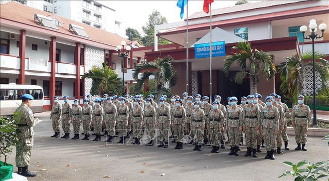Des Casques bleus vietnamiens font naître un bébé prématuré sud-soudanais ảnh 3