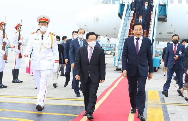 Le Premier ministre lao Phankham Viphavanh entame sa visite au Vietnam ảnh 2 Le Premier ministre lao Phankham Viphavanh entame sa visite au Vietnam ảnh 2