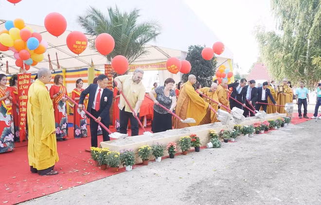 La mise en chantier d’une pagode en République tchèque ảnh 1