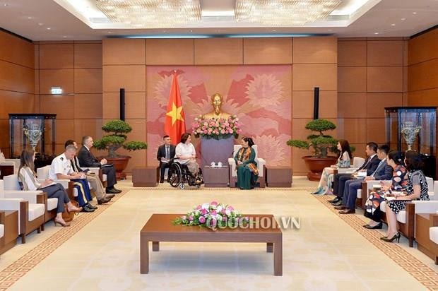 La vice-présidente de l’AN Tong Thi Phong reçoit la sénatrice américaine Tammy Duckworth ảnh 1 La vice-présidente de l’AN Tong Thi Phong reçoit la sénatrice américaine Tammy Duckworth ảnh 1