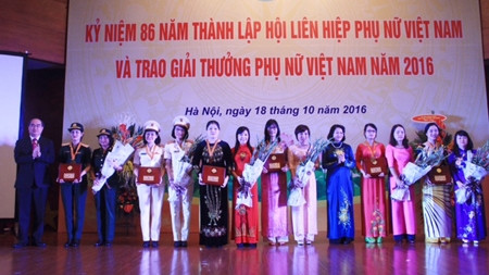 Dix femmes exemplaires du Vietnam à l'honneur ảnh 1 Dix femmes exemplaires du Vietnam à l'honneur ảnh 1