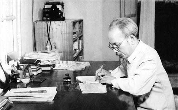 Célébration du 131e anniversaire de la naissance du Président Hô Chi Minh à l’étranger ảnh 1 Célébration du 131e anniversaire de la naissance du Président Hô Chi Minh à l’étranger ảnh 1