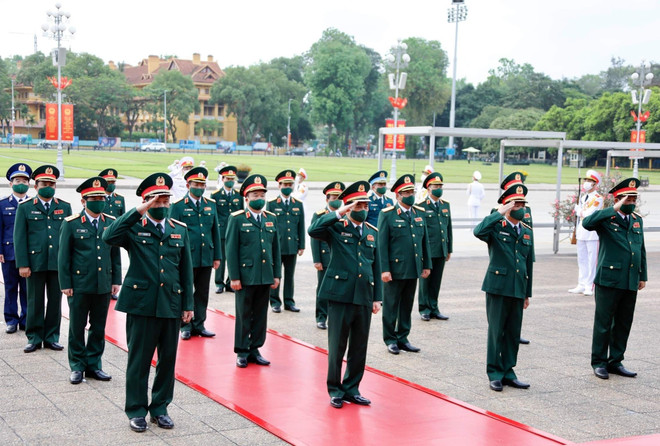Des dirigeants rendent hommage au Président Hô Chi Minh ảnh 7 Des dirigeants rendent hommage au Président Hô Chi Minh ảnh 7