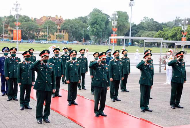 Des dirigeants rendent hommage au Président Hô Chi Minh ảnh 7