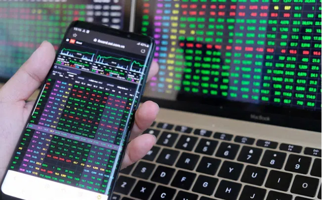 La Bourse du Vietnam dépasse 1.300 points ảnh 1 La Bourse du Vietnam dépasse 1.300 points ảnh 1