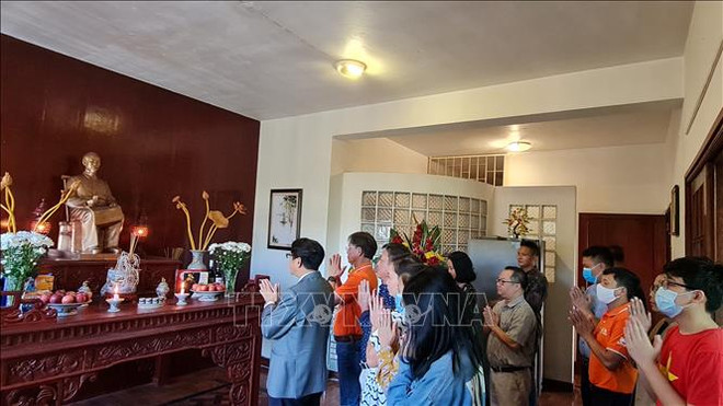 Célébration du 131e anniversaire de la naissance du Président Hô Chi Minh au Mozambique ảnh 1 Célébration du 131e anniversaire de la naissance du Président Hô Chi Minh au Mozambique ảnh 1