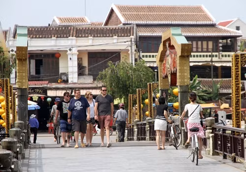 Quang Nam: Un service de soutien 24/24 aux touristes ảnh 1