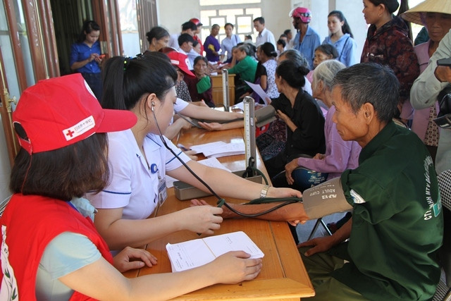 Consultations médicales gratuites en faveur des personnes démunies à Ha Tinh ảnh 1 Consultations médicales gratuites en faveur des personnes démunies à Ha Tinh ảnh 1