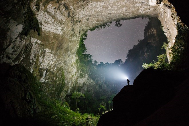 Cinq cents touristes conquièrent avec succès la grotte Son Doong ảnh 1