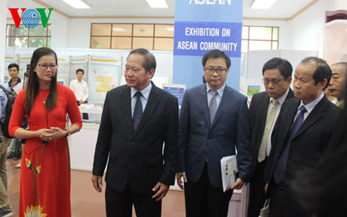 Ouverture de l’exposition sur la Communauté de l’ASEAN ảnh 1 Ouverture de l’exposition sur la Communauté de l’ASEAN ảnh 1