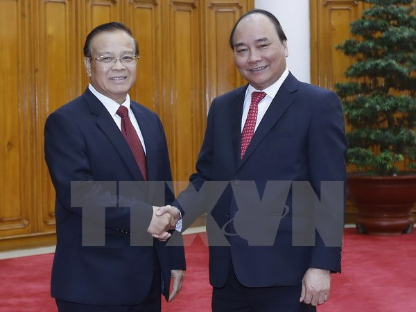 Le Premier ministre vietnamien reçoit le ministre laotien des Finances ảnh 1 Le Premier ministre vietnamien reçoit le ministre laotien des Finances ảnh 1