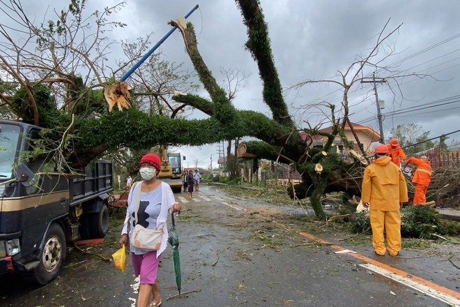 Le super typhon Goni frappe les Philippines, provoquant des glissements de terrain ảnh 1 Le super typhon Goni frappe les Philippines, provoquant des glissements de terrain ảnh 1