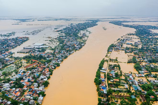 Ho Chi Minh-Ville vient en aide aux sinistrés du Centre et des Hauts Plateaux du Centre ảnh 1