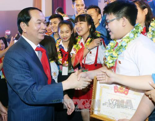 Célébration du 75e anniversaire de la fondation de l’Union des enfants pionniers Ho Chi Minh ảnh 1 Célébration du 75e anniversaire de la fondation de l’Union des enfants pionniers Ho Chi Minh ảnh 1