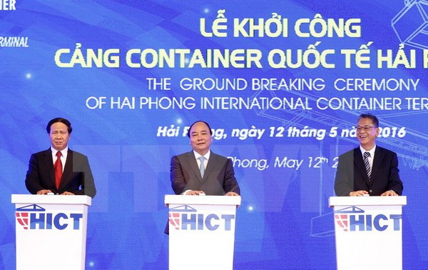 Le PM lance la construction du port international à conteneurs de Hai Phong ảnh 1 Le PM lance la construction du port international à conteneurs de Hai Phong ảnh 1