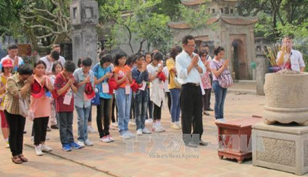 Ninh Binh: pèlerinage d'enseignants et élèves vietnamiens de Thaïlande ảnh 1