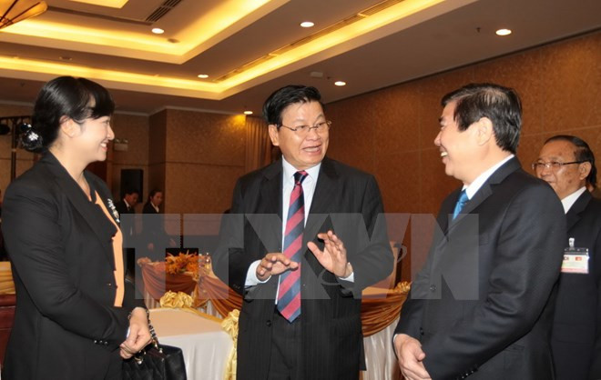 Le Premier ministre laotien termine sa visite au Vietnam ảnh 1 Le Premier ministre laotien termine sa visite au Vietnam ảnh 1