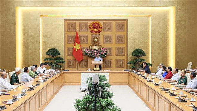 Le PM Pham Minh Chinh rencontre des personnes méritantes de Nam Dinh ảnh 3