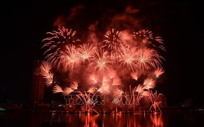 Feux d'artifice de Da Nang: les équipes d'Italie et de France prêtes à la finale ảnh 2 Feux d'artifice de Da Nang: les équipes d'Italie et de France prêtes à la finale ảnh 2