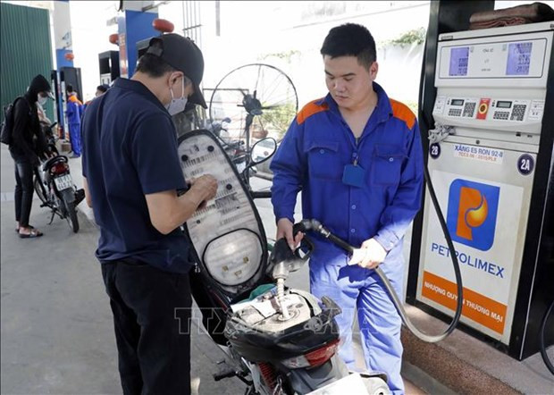 Le prix de l'essence en baisse de plus de 400 dongs le litre ảnh 1 Le prix de l'essence en baisse de plus de 400 dongs le litre ảnh 1