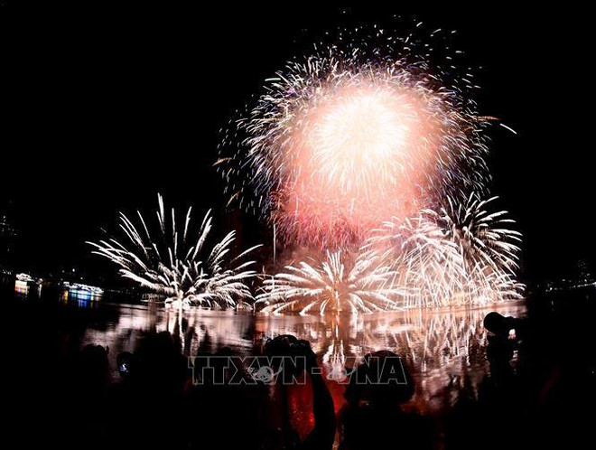 L'équipe française remporte le festival international de feux d'artifice de Da Nang 2023 ảnh 3 L'équipe française remporte le festival international de feux d'artifice de Da Nang 2023 ảnh 3