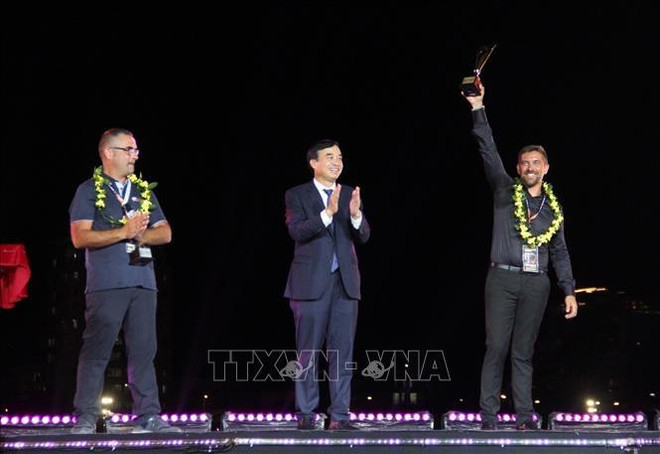 L'équipe française remporte le festival international de feux d'artifice de Da Nang 2023 ảnh 4 L'équipe française remporte le festival international de feux d'artifice de Da Nang 2023 ảnh 4