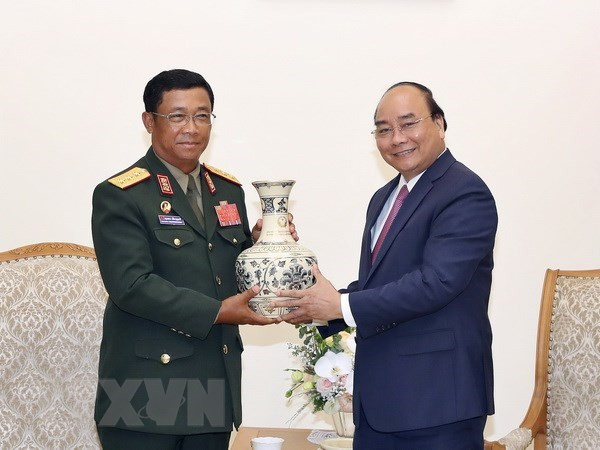 Le PM reçoit le chef d’état-major général de l’Armée populaire lao ảnh 1 Le PM reçoit le chef d’état-major général de l’Armée populaire lao ảnh 1