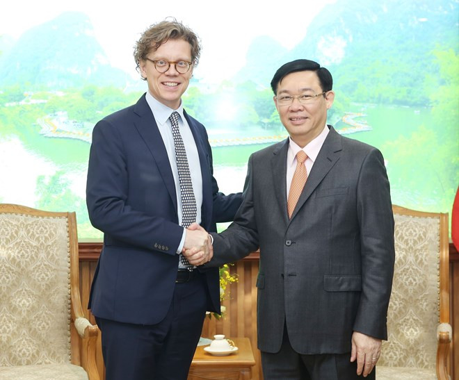 Le vice-PM Vuong Dinh Huê salue l’investissement de Comvik au marché vietnamien ảnh 1 Le vice-PM Vuong Dinh Huê salue l’investissement de Comvik au marché vietnamien ảnh 1