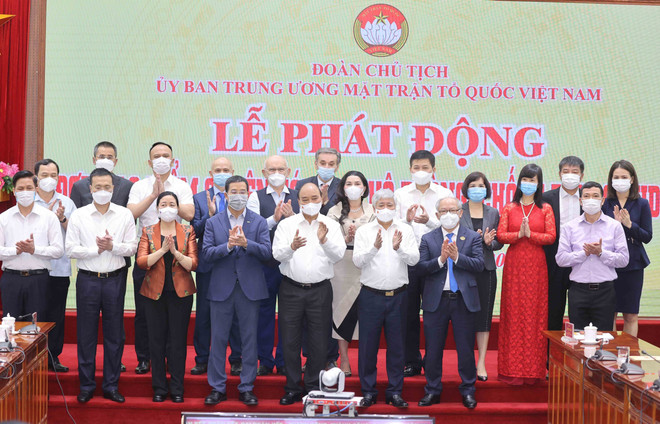 Le président Nguyên Xuân Phuc appelle à la force de la nation dans la lutte anti-COVID-19 ảnh 2 Le président Nguyên Xuân Phuc appelle à la force de la nation dans la lutte anti-COVID-19 ảnh 2