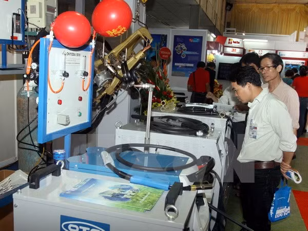 Colloque sur l'accélération de l'industrie auxiliaire du Vietnam ảnh 1 Colloque sur l'accélération de l'industrie auxiliaire du Vietnam ảnh 1