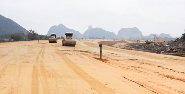 Les sous-projets de l’autoroute Nord-Sud accélèrent leurs progrès et investissements ảnh 2 Les sous-projets de l’autoroute Nord-Sud accélèrent leurs progrès et investissements ảnh 2