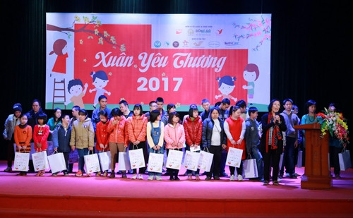 «Le printemps de l’amour 2017», un programme pour les enfants démunis ảnh 1 «Le printemps de l’amour 2017», un programme pour les enfants démunis ảnh 1