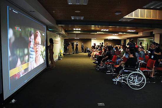 «Communiquer - Raccourcir les distances» ảnh 2 «Communiquer - Raccourcir les distances» ảnh 2